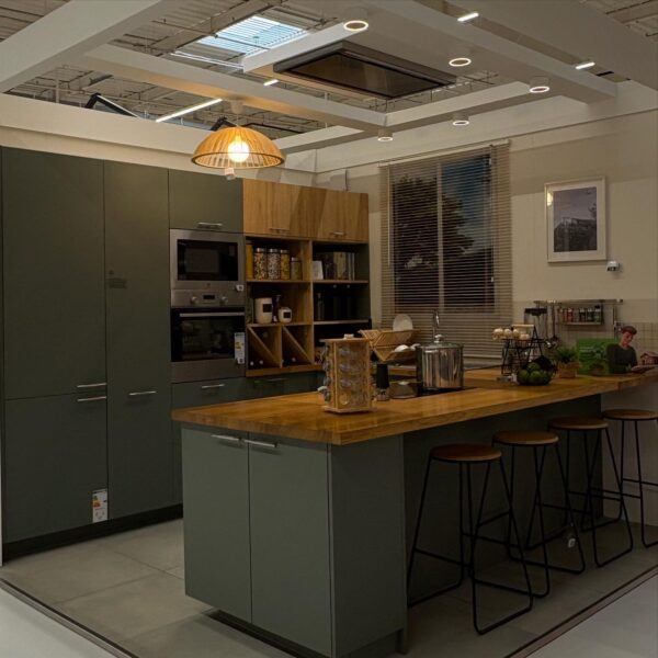 FA7F8380-1DC9-48AA-8BAE-386A2C45C265